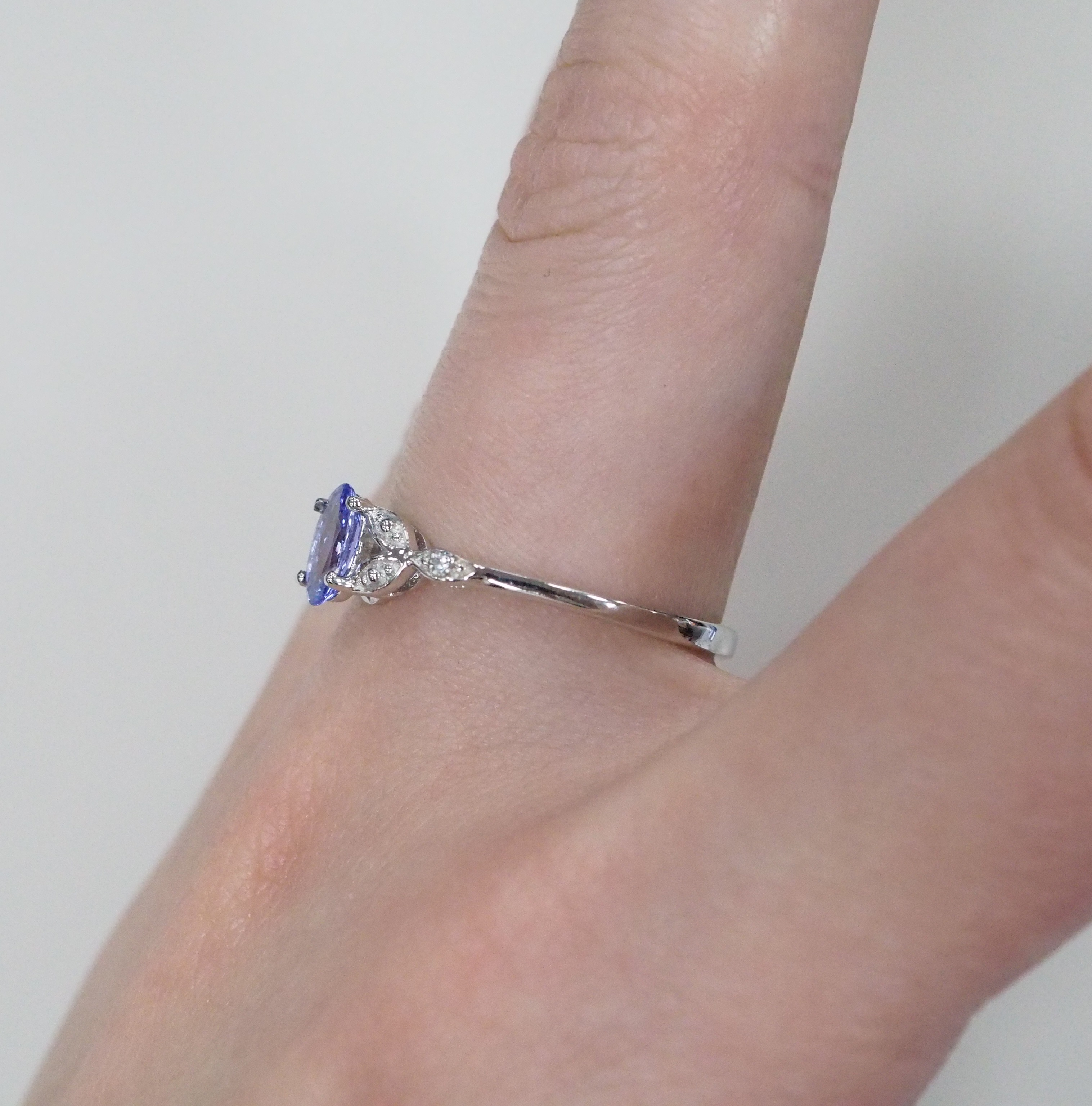 Серебряное кольцо с танзанитом